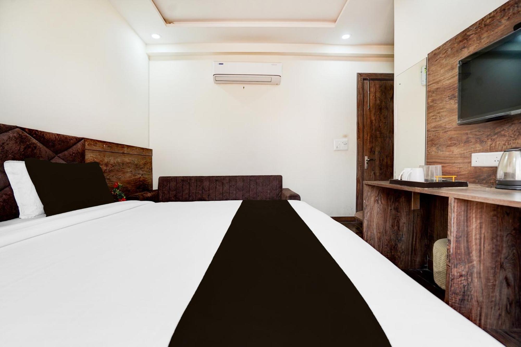 Super Townhouse Taj Nagri Basai Formerly Royal Empire Tājganj 외부 사진